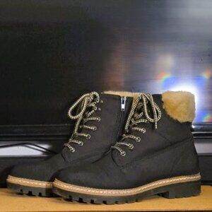 Steve Madden Alaska Faux-Fur Trim Winter Hiker Boots in Excellent Condition